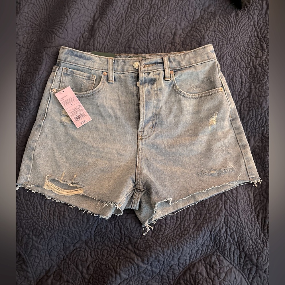 Woman’s jean shorts size 6